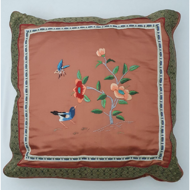 Chinese kussen met oranje zijde 